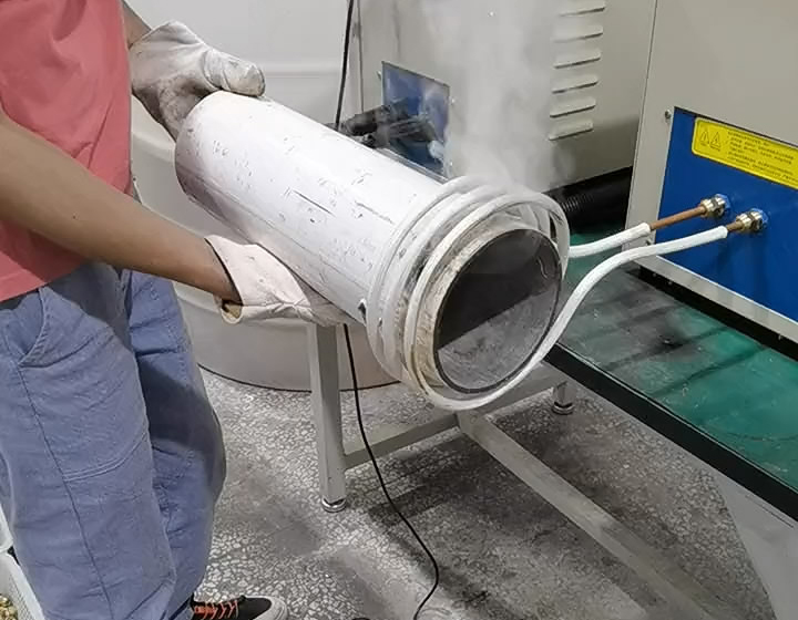 利用高频感应加热设备的电磁场断根金属表表的涂层或附着物