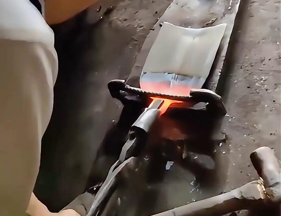 超音频感应加热设备在金属退火处置，尤其是铁匠加热淬火退火工艺中的利用