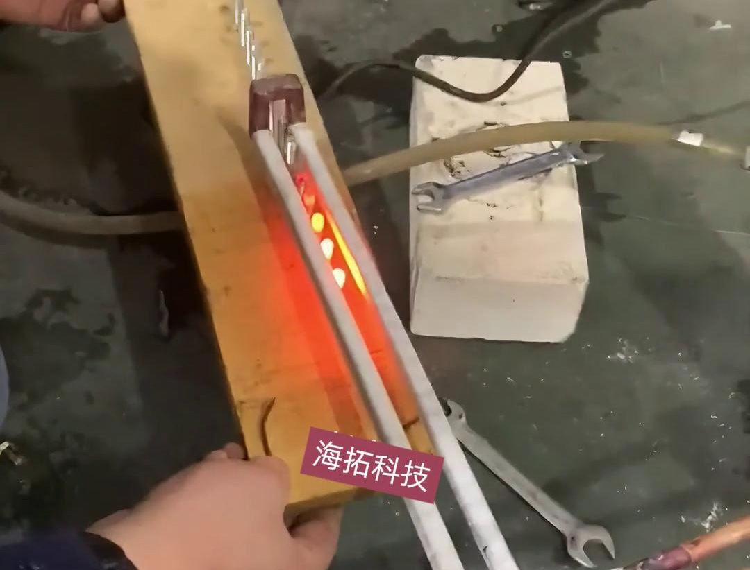 6mm端头在线退火，选取高频加热机共同自动输送带实显旖均加热退火