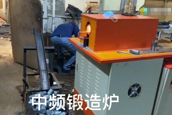 全自动中频铸造炉：金属棒料加热的智能化解决规划
